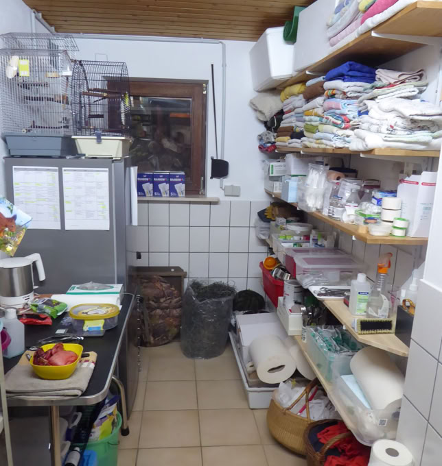 Der Vorratsraum zur Behandlung von Wildtieren